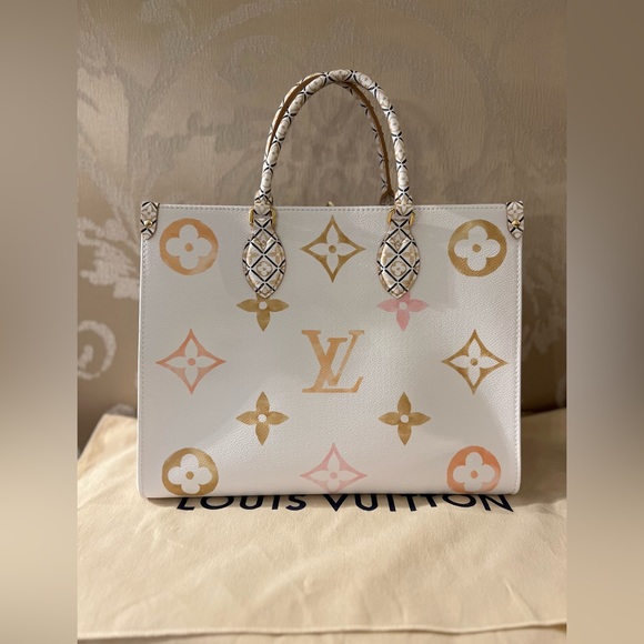 Luxury Show!!! See my closet, buy my closet! - Picture 8 of 8